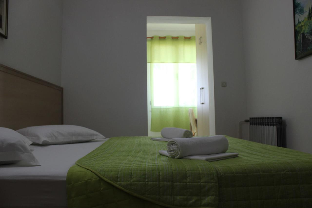 Apartments Pansion Franka Brist Rum bild